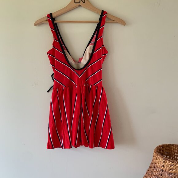 Vintage Red Pin Stripe 1950s one piece swimsuit - retro 5os swim with skirt - Picture 3 of 3